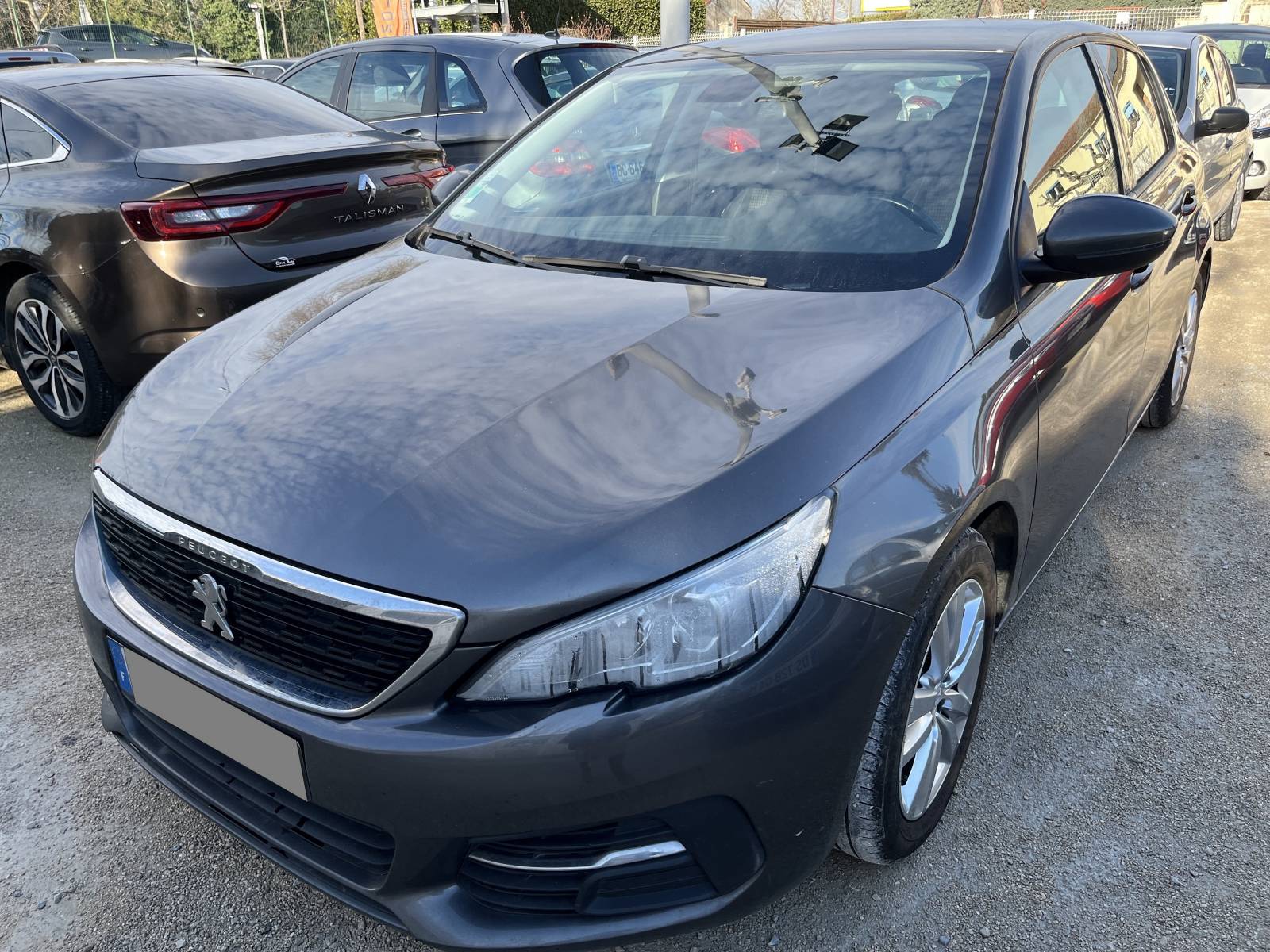 Cherche voiture d'occasion pour petit budget proche Marseille dans les Bouches-du-Rhône