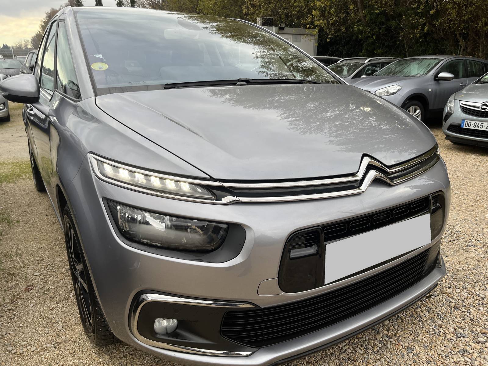 Restauration de véhicule ancien par professionnel proche Marseille dans les Bouches-du-Rhône