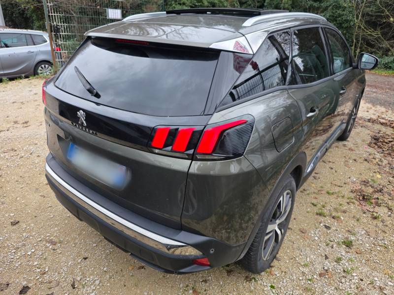 Voiture d'Occasion PEUGEOT 3008 II 1.5 Blue HDI 130 Allure Business. EAT8 Toit Ouvrant Panoramique ParkAssist Garantie 12 Mois