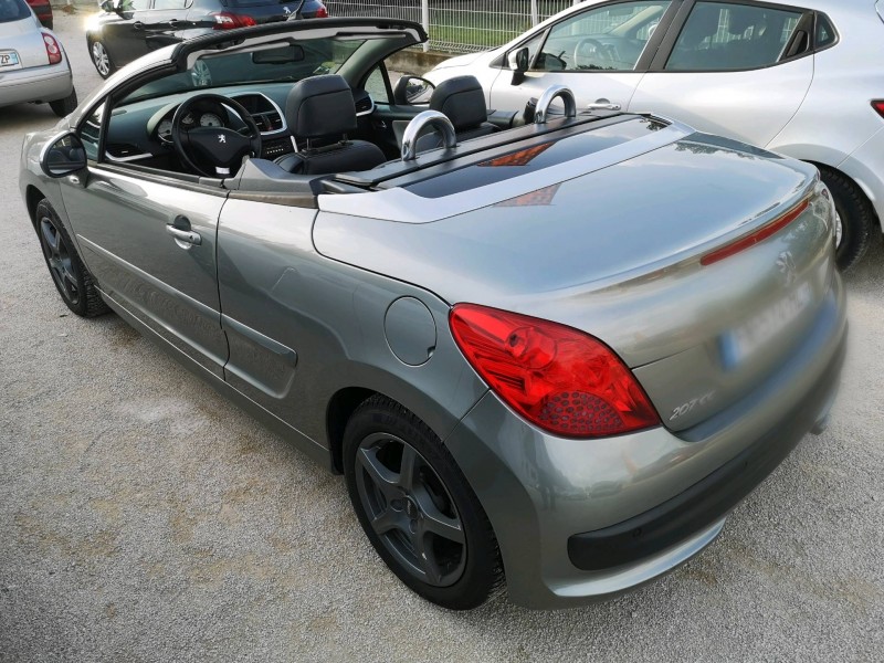 CPM AUTO Discount: PEUGEOT 207 CC  1.6 VTi 120 Roland Garros Cuir Bi-ton- Révisée et Garantie 12 mois à ARLES