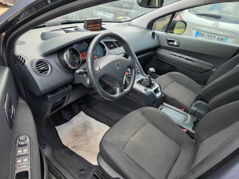 5008 1.6 HDI 112 PREMIUM PACK. BV6 7 Places. Révisé et Garanti 12 Mois à CAVAILLON APT