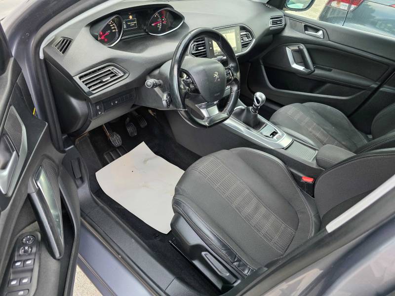 PEUGEOT 308 II Ph2 1.5 Blue HDi 130 Allure Business. BV6. 5p Révisée et Garantie 12 mois à CAVAILLON APT SALON DE PROVENCE