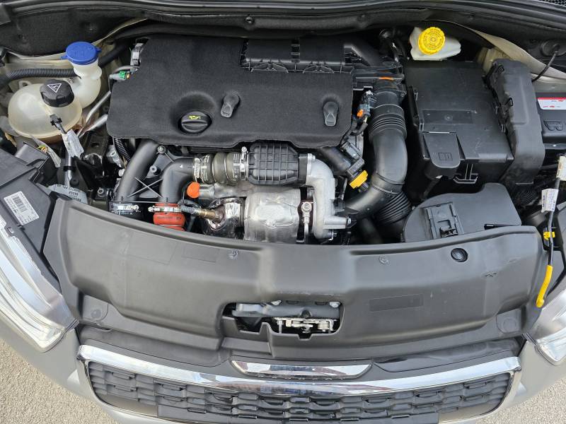 208 1.6 HDI 92 Active. 5p. Révisée et Garantie 12 Mois à ORANGE CARPENTRAS