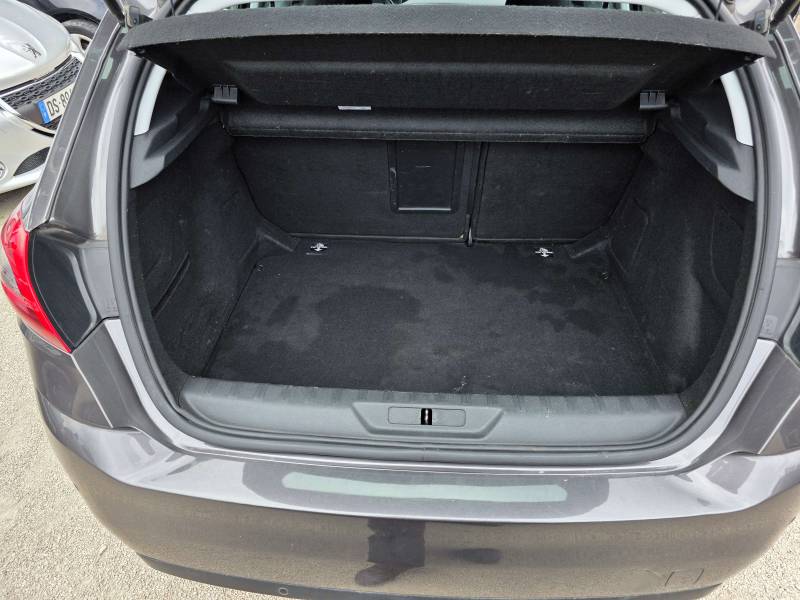 PEUGEOT 308 II Phase2 1.5 Blue HDi 130 Allure Business EAT8. 5p à VALENCE 