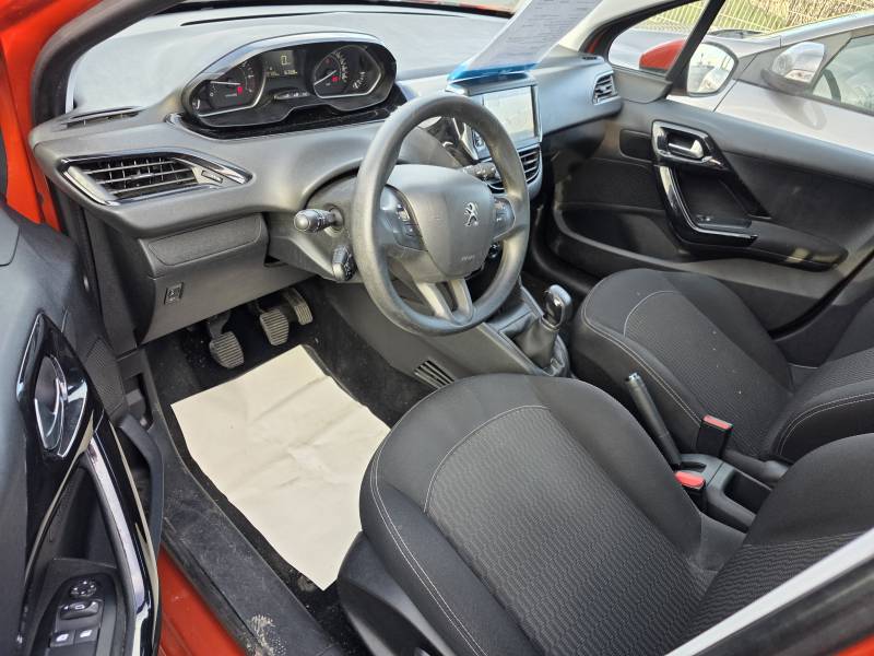 Voiture d'Occasion PEUGEOT 208 I Ph2 1.2 Essence 82ch Active Business GPS 5p Distribution neuve Révisée Garantie 12 Mois très complète