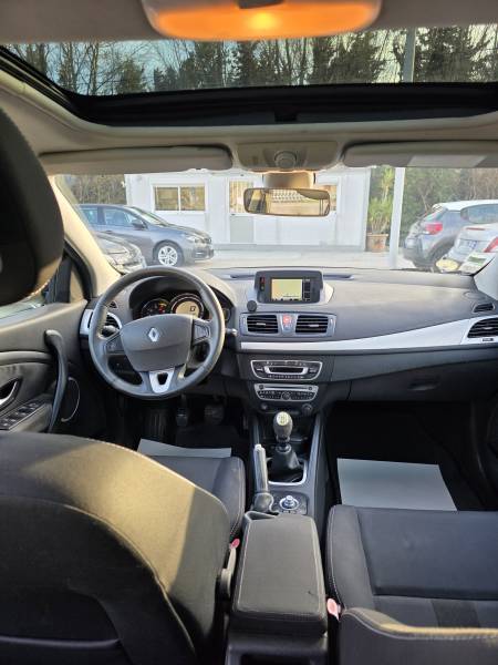 Voiture d'Occasion RENAULT MEGANE III 1.9 DCI 130 Dynamique Toit ouvrant pano GPS. BV6 5p Révisée et Garantie 12 mois