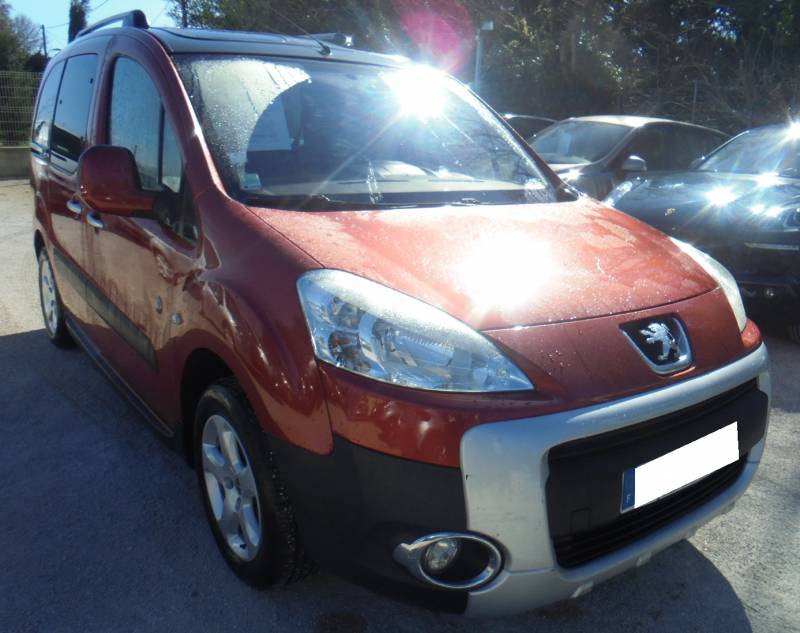 Voiture d’occasion PEUGEOT PARTNER Tepee 1.6 HDI 110 Outdoor/Toit Panoramique - Garantie 12 mois ARLES