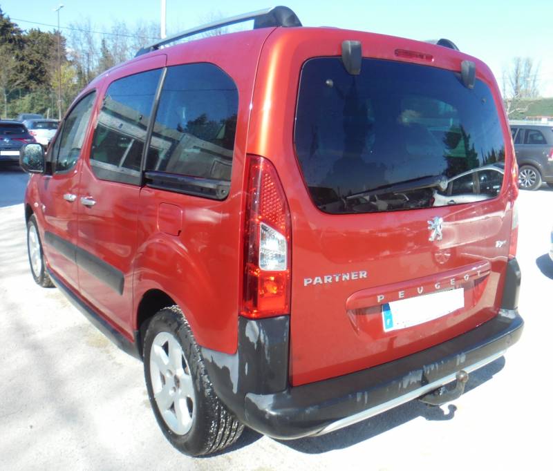 Voiture d’occasion PEUGEOT PARTNER Tepee 1.6 HDI 110 Outdoor/Toit Panoramique - Garantie 12 mois NIMES