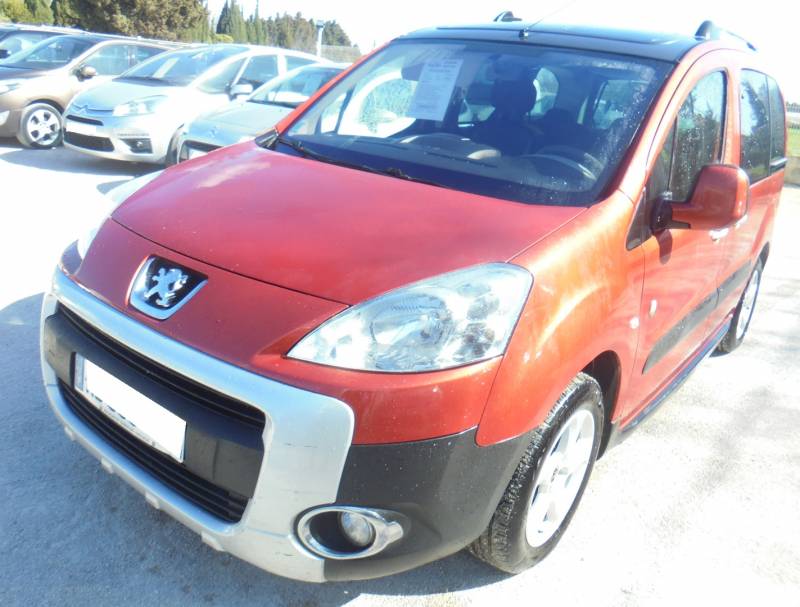 Voiture d’occasion PEUGEOT PARTNER Tepee 1.6 HDI 110 Outdoor/Toit Panoramique - Garantie 12 mois CAVAILLON