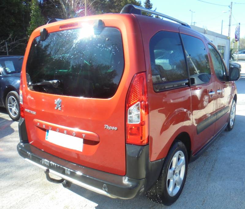 Voiture d’occasion PEUGEOT PARTNER Tepee 1.6 HDI 110 Outdoor/Toit Panoramique - Garantie 12 mois CARPENTRAS
