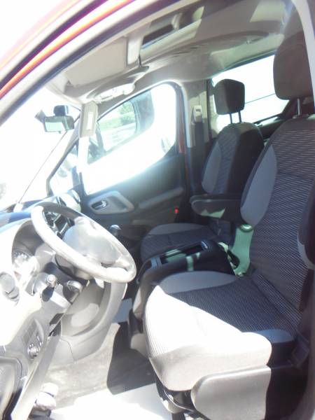 Voiture d’occasion PEUGEOT PARTNER Tepee 1.6 HDI 110 Outdoor/Toit Panoramique - Garantie 12 mois VEDENE