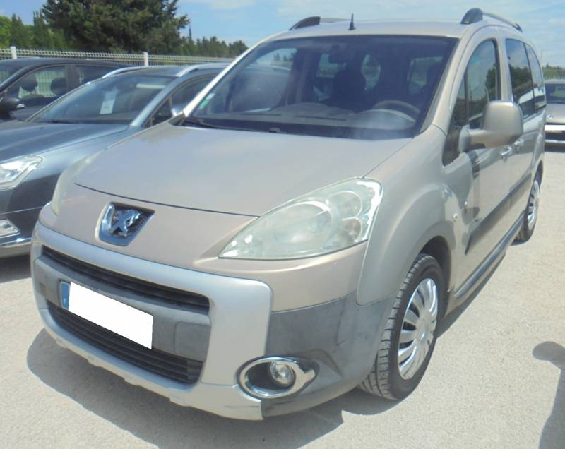 Voiture d’occasion PEUGEOT PARTNER TEPEE 1.6 HDI 90 Outdoor - Garantie 12 mois CHATEAURENARD