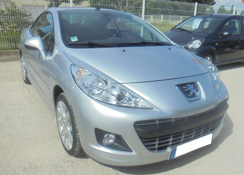 Voiture d’occasion PEUGEOT 207 CC ph2 1.6 HDI 112 Sport Pack Diesel avec régulateur/BV6 - Garantie 12 mois ARLES