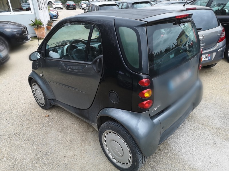Le Discount CPM AUTO: SMART fortwo 0.7i 61 passion Révisée et Garantie à NIMES