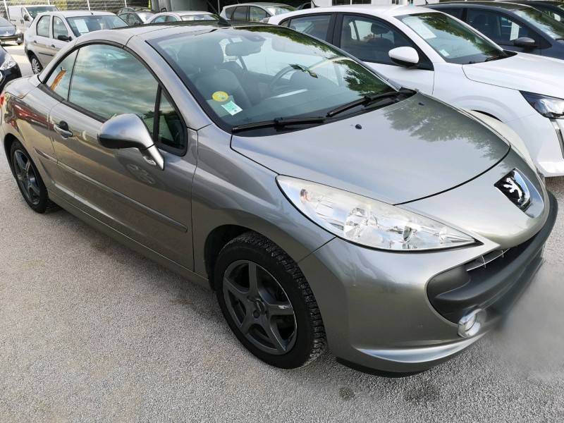 CPM AUTO Discount: PEUGEOT 207 CC  1.6 VTi 120 Roland Garros Cuir Bi-ton- Révisée et Garantie 12 mois à CAVAILLON