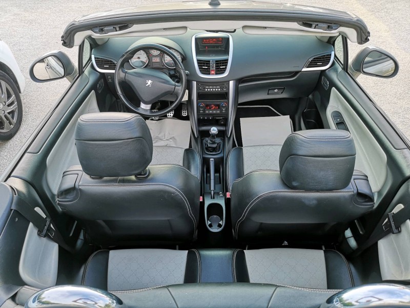 CPM AUTO Discount: PEUGEOT 207 CC  1.6 VTi 120 Roland Garros Cuir Bi-ton- Révisée et Garantie 12 mois à MARSEILLE