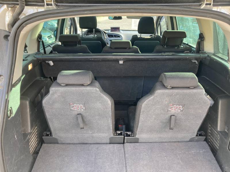  Peugeot 5008 1.6 HDI 112 Access 7 Places se distingue par sa modularité et son confort de conduite.  A ORANGE