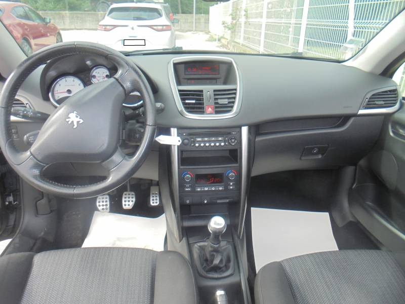 CPM AUTO  vente de véhicules d'occasion à prix discount vous propose PEUGEOT 207 CC ph2 1.6 VTI 120 Sport Pack - Garantie 12 mois à MARESEILLE