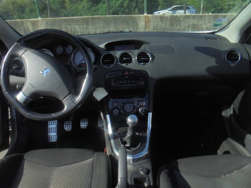 CPM AUTO vente de véhicule d'occasion à prix bas vous propose cette PEUGEOT 308 CC ph2 1.6 VTI 120 Sport Pack  à LES ANGLES