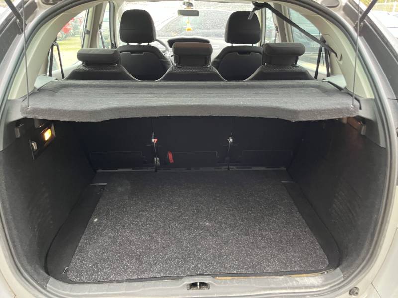 Voiture vendu Révisé et GARANTIE 12 mois avec extension de garantie possible jusqu’à 5 ans.  A ORANGE