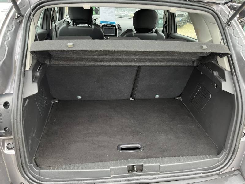 Voiture d’occasion RENAULT CAPTUR 1.5 DCI 110 Energy Business avec régulateur limiteur de vitesse et Radars de recul ainsi que GPS Europe tactile. Garantie 12 Mois.