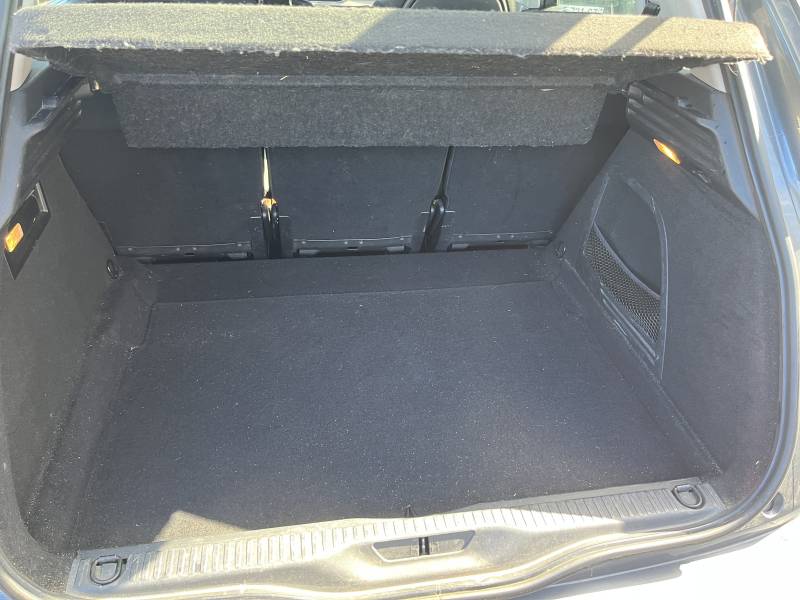 Voiture d’occasion CITROEN C4 PICASSO II 1.6 e-HDI 115 Intensive. 5p. Avec GPS Europe Ecran tactile et Radars AV et AR + Caméra ainsi que Régulateur et limiteur de vitesse. Garantie 12 Mois.