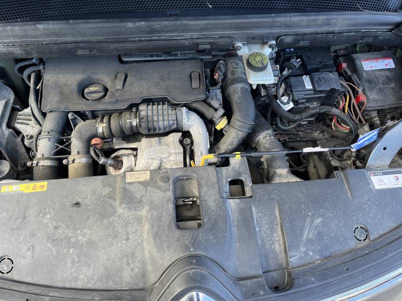 Voiture d’occasion CITROEN C4 PICASSO II 1.6 e-HDI 115 Intensive. 5p. Avec GPS Europe Ecran tactile et Radars AV et AR + Caméra ainsi que Régulateur et limiteur de vitesse. Garantie 12 Mois.