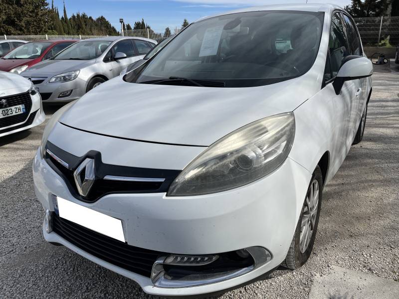 Voiture d’occasion RENAULT SCENIC III Ph3 1.5 DCI 110 Limited. BV6. 5p. Avec Climatisation Automatique Bizone et régulateur + limiteur de vitesse ainsi que Sièges Semi-Cuir. Garantie 12 Mois.