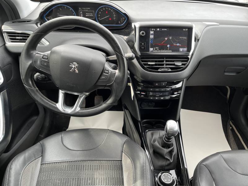 Voiture d’occasion PEUGEOT 2008 1.6 e-HDI 120 Allure. BV6. 5p. avec GPS Europe et Radars AV + AR ainsi que sièges semi cuir. Garantie 12 Mois.