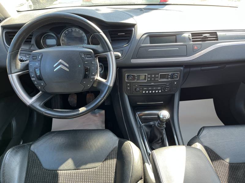 Voiture d’occasion CITROEN C5 II 2.2 HDI 175 Exclusive. BV6. avec Radars de Recul et Sièges Semi-Cuir ainsi que Suspensions Hydractive. Garantie 12 Mois.