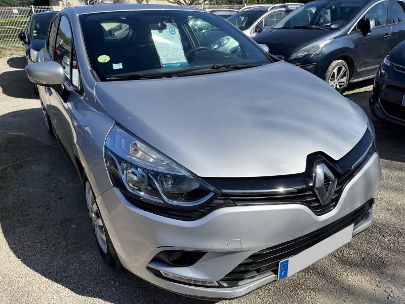 Chez CPM Auto , spécialiste de la vente de voiture d'occasion à Avignon , nous vous proposons cette voiture d'occasion RENAULT CLIO IV Ph2 1.5 DCI 90 Air MédiaNav . 