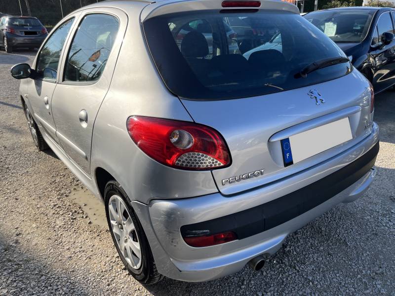 Voiture d’occasion PEUGEOT 206 + 1.4 HDI 70 TRENDY 5p. avec Climatisation et Radio CD MP3 commande au volant. Garantie 12 Mois.