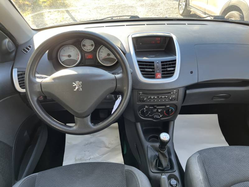 Voiture d’occasion PEUGEOT 206 + 1.4 HDI 70 TRENDY 5p. avec Climatisation et Radio CD MP3 commande au volant. Garantie 12 Mois.