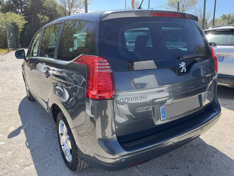 Voiture d’occasion PEUGEOT 5008 1.6 HDI 115 Business Pack. BV6. 7 Places. avec Régulateur limiteur de vitesses et GPS Europe ainsi que Radars de Recul. Garantie 12 Mois.