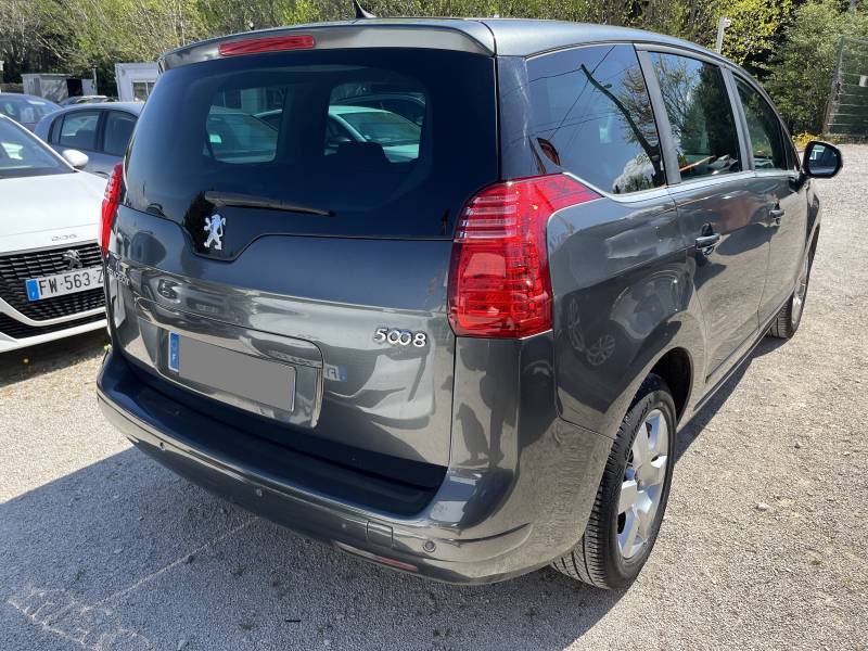 Voiture d’occasion PEUGEOT 5008 1.6 HDI 115 Business Pack. BV6. 7 Places. avec Régulateur limiteur de vitesses et GPS Europe ainsi que Radars de Recul. Garantie 12 Mois.