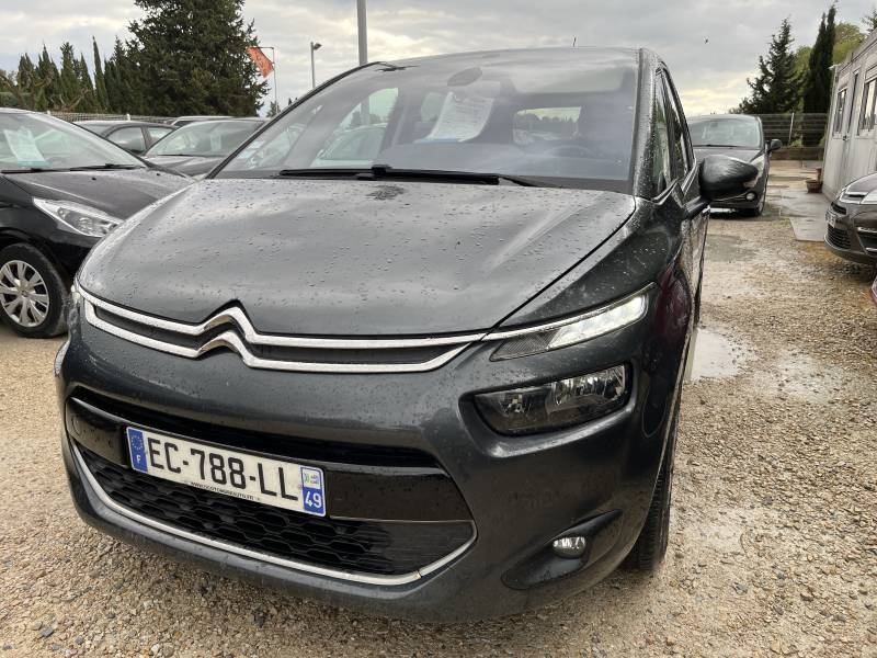 Voiture d’occasion CITROEN C4 PICASSO II 1.6 Blue HDI 120 Intensive. 5p. Avec GPS Europe Ecran tactile et Radars AV et AR ainsi que Régulateur et limiteur de vitesse. Garantie 12 Mois.