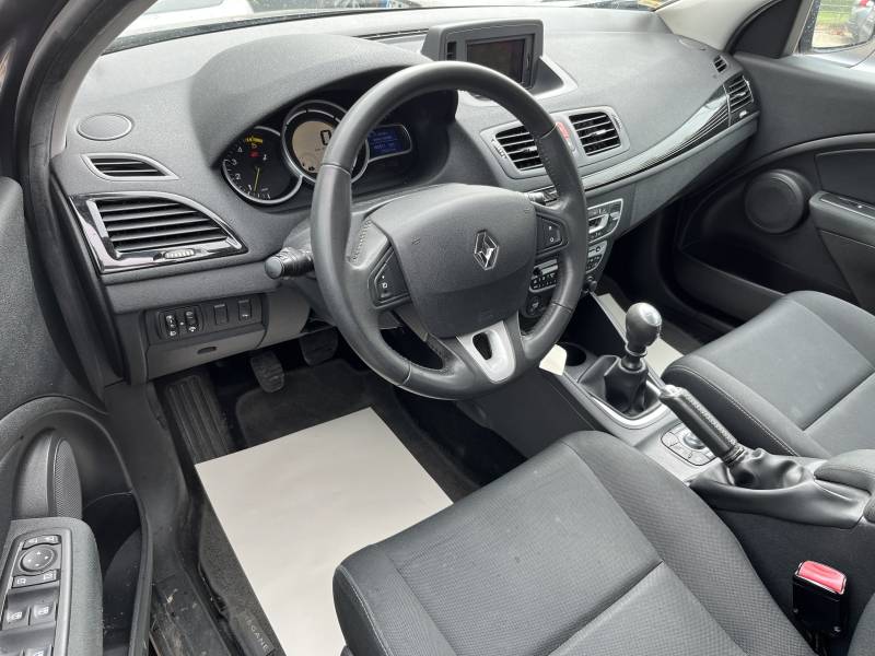 Voiture d’occasion RENAULT MEGANE III 1.5 DCI 110 TomTom. BV6. 5p. Avec Radars de Recul et régulateur + limiteur de vitesse ainsi que GPS Europe. Garantie 12 Mois.