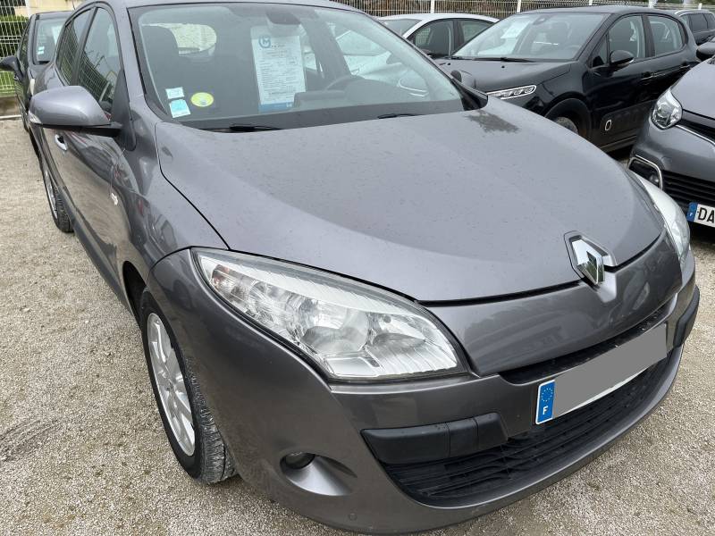 RENAULT MEGANE III 1.5 DCI 110 TomTom. BV6. 5p. Avec Radars de Recul et régulateur + limiteur de vitesse ainsi que GPS Europe. Garantie 12 Mois.