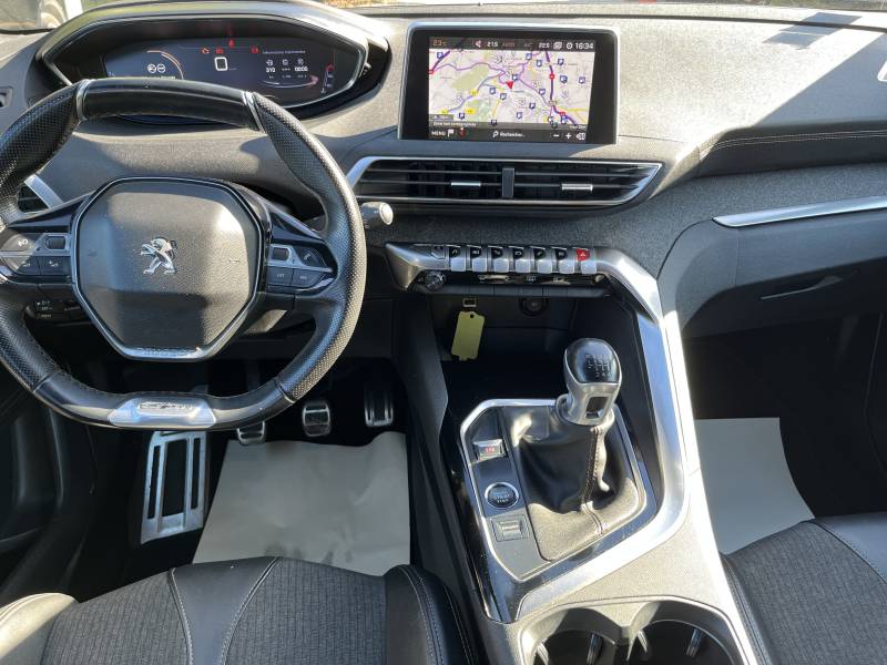 Voiture d’occasion PEUGEOT 3008 II 1.5 BLUE HDI 130 GT Line BV6. 5p. avec GPS Europe Tactile et Radars AV + AR ainsi que Sièges Semi Cuir + caméra de recul. Garantie 12 Mois.