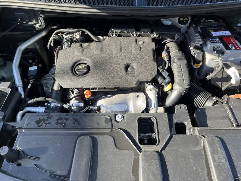 Cette voiture d'occasion à Avignon, proposée en Gris Graphite, bénéficie d’une boîte manuelle 6 vitesses.