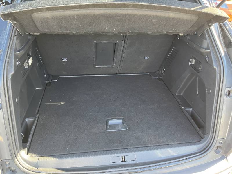 Voiture d’occasion PEUGEOT 3008 II 1.5 BLUE HDI 130 GT Line BV6. 5p. avec GPS Europe Tactile et Radars AV + AR ainsi que Sièges Semi Cuir + caméra de recul. Garantie 12 Mois.