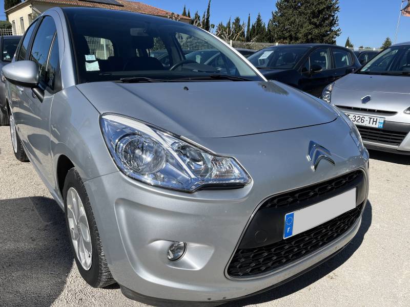 Voiture d’occasion CITROEN C3 II 1.4 HDI 70 Business+. 5p. Avec climatisation et Régulateur et Limiteur de vitesse ainsi Radars de Recul. Garantie 12 Mois.