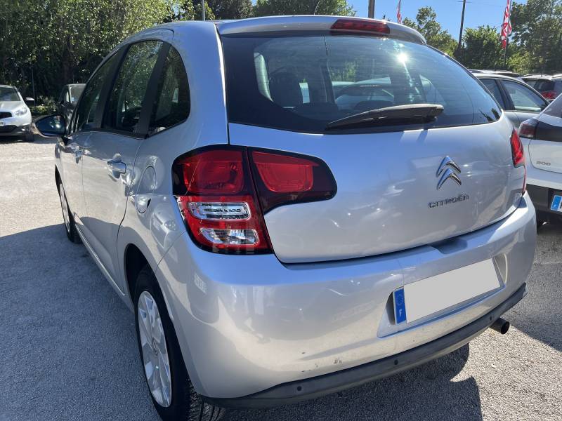 Voiture d’occasion CITROEN C3 II 1.4 HDI 70 Business+. 5p. Avec climatisation et Régulateur et Limiteur de vitesse ainsi Radars de Recul. Garantie 12 Mois.