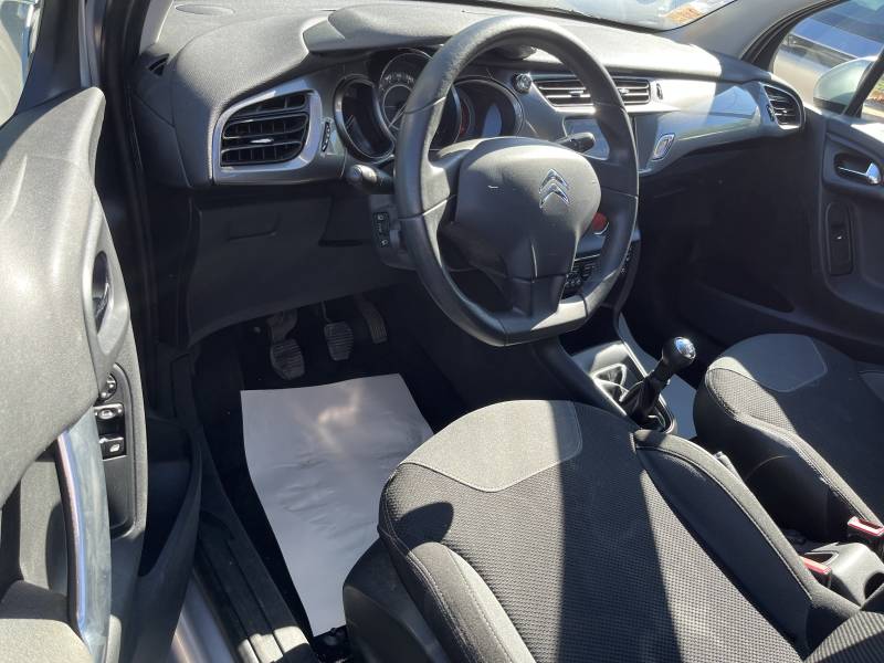 Voiture d’occasion CITROEN C3 II 1.4 HDI 70 Business+. 5p. Avec climatisation et Régulateur et Limiteur de vitesse ainsi Radars de Recul. Garantie 12 Mois.