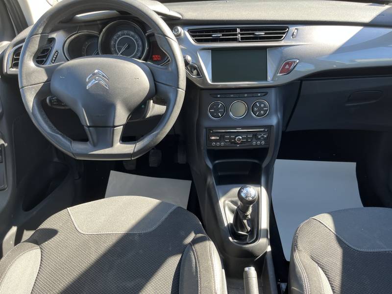 Voiture d’occasion CITROEN C3 II 1.4 HDI 70 Business+. 5p. Avec climatisation et Régulateur et Limiteur de vitesse ainsi Radars de Recul. Garantie 12 Mois.