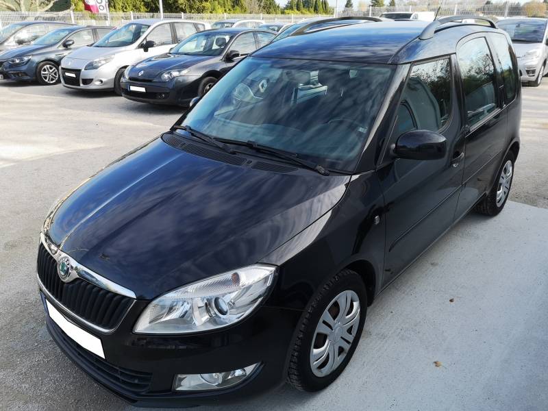 Véhicule d'occasion SKODA ROOMSTER Phase 2 1.6 TDI 90 Bluemotion Ambition noire Révisé et garanti 12 mois à AVIGNON