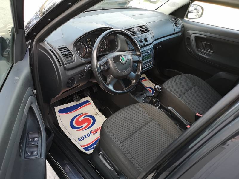 Véhicule d'occasion SKODA ROOMSTER Phase 2 1.6 TDI 90 Bluemotion Ambition noire Révisé et garanti 12 mois à CARPENTRAS