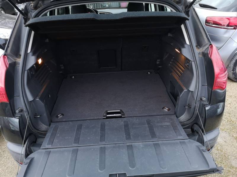 CPM AUTO Le Discount auto: PEUGEOT 3008 1.6 HDI 115 Active. BV6 Révisé et Garanti 12 mois à SALON DE PROVENCE SENAS