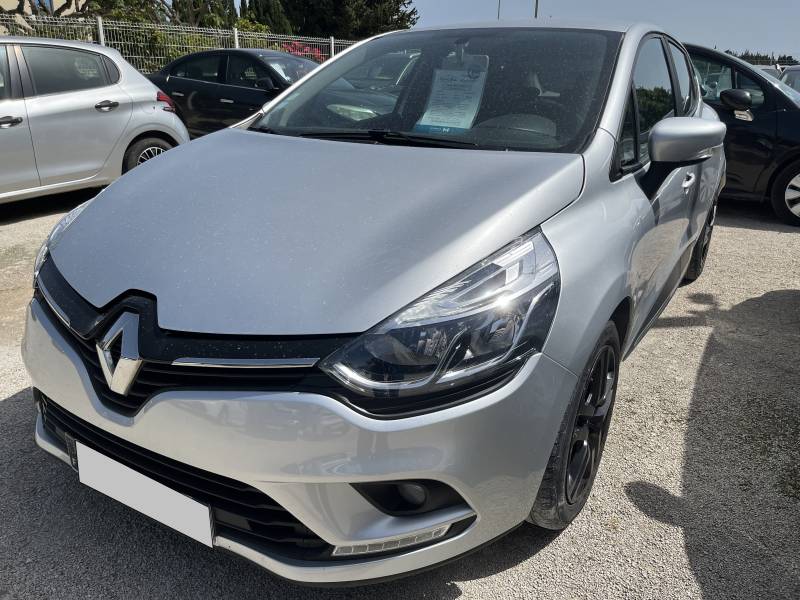 Voiture d’occasion RENAULT CLIO IV Ph2 1.5 DCI 90 Business. 5p. avec Régulateur + Limiteur de Vitesse et GPS Europe tactile ainsi que Radars de Recul. Garantie 12 Mois.