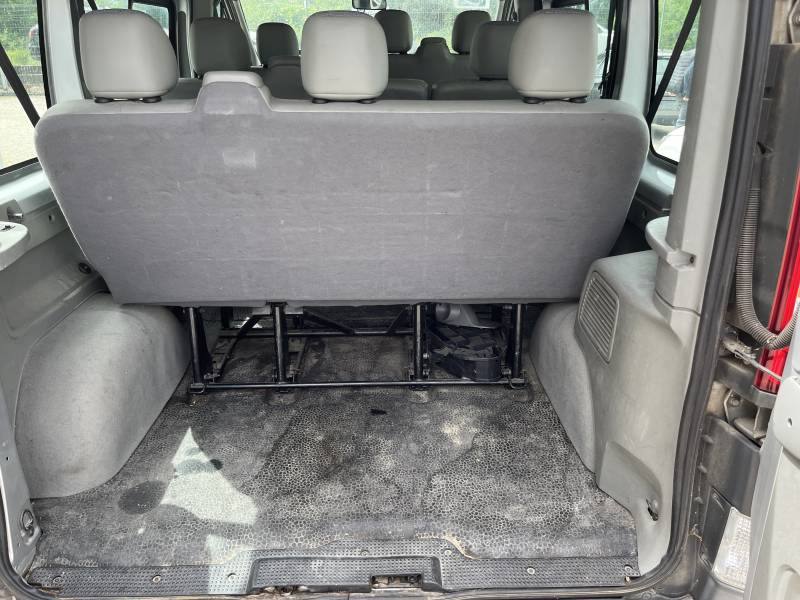 Monospace d’Occasion RENAULT TRAFIC II 2.0 DCI 115 Expression Combi Passenger. 9 Places. Avec Climatisation et Marche pied rétractable électriquement. 1ère Main. Garantie 12 Mois.